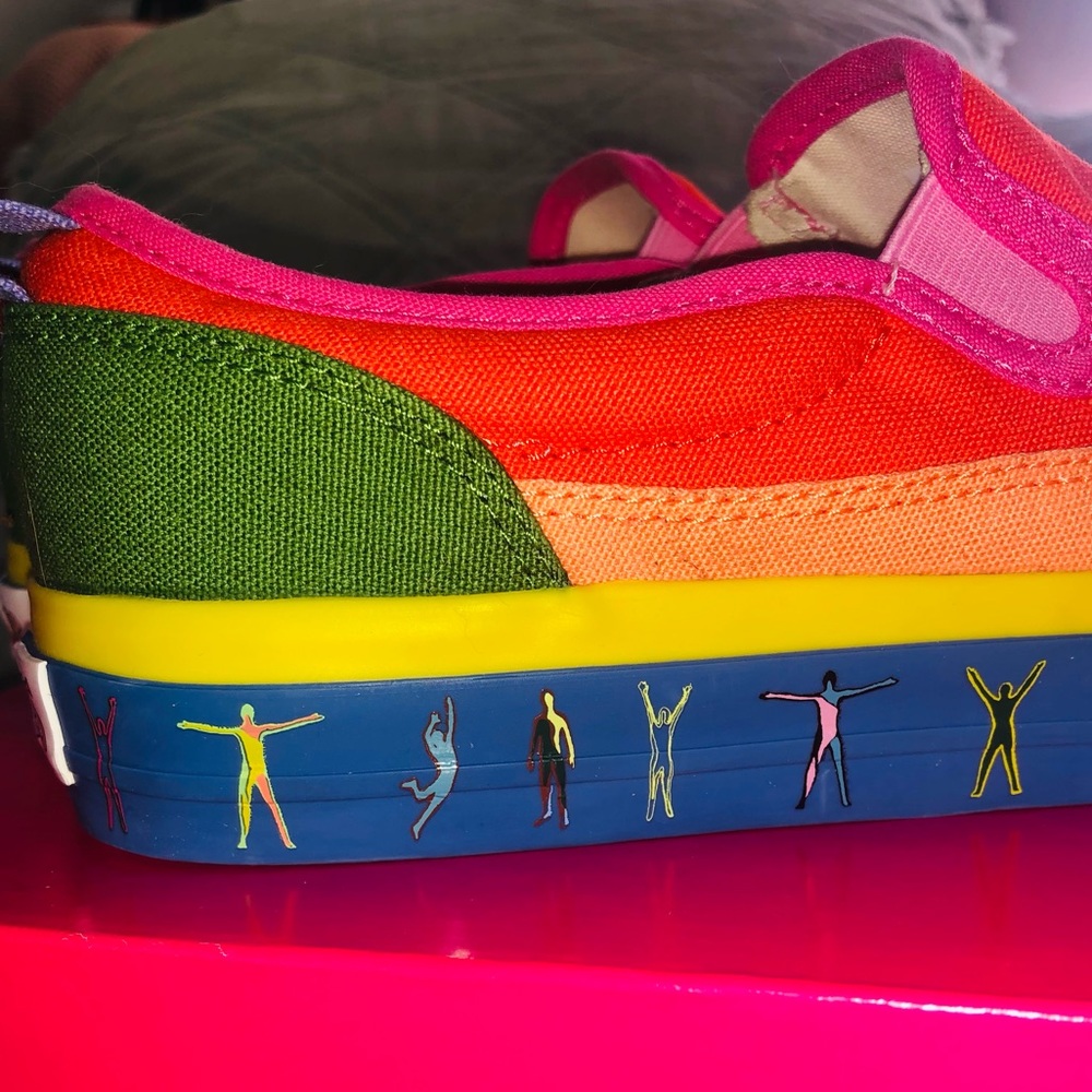 Adidas Love unites shoes - Picture 7 of 8